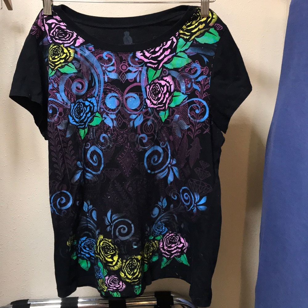 Women’s XXL Black and Pink Rose Tee